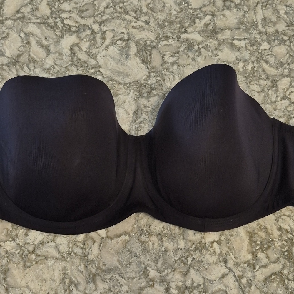 Modern Movement Black Strapless molded cup Bra size 40C